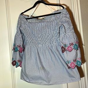LOFT off shoulder seer-sucker embroider bell sleeve top. size L.